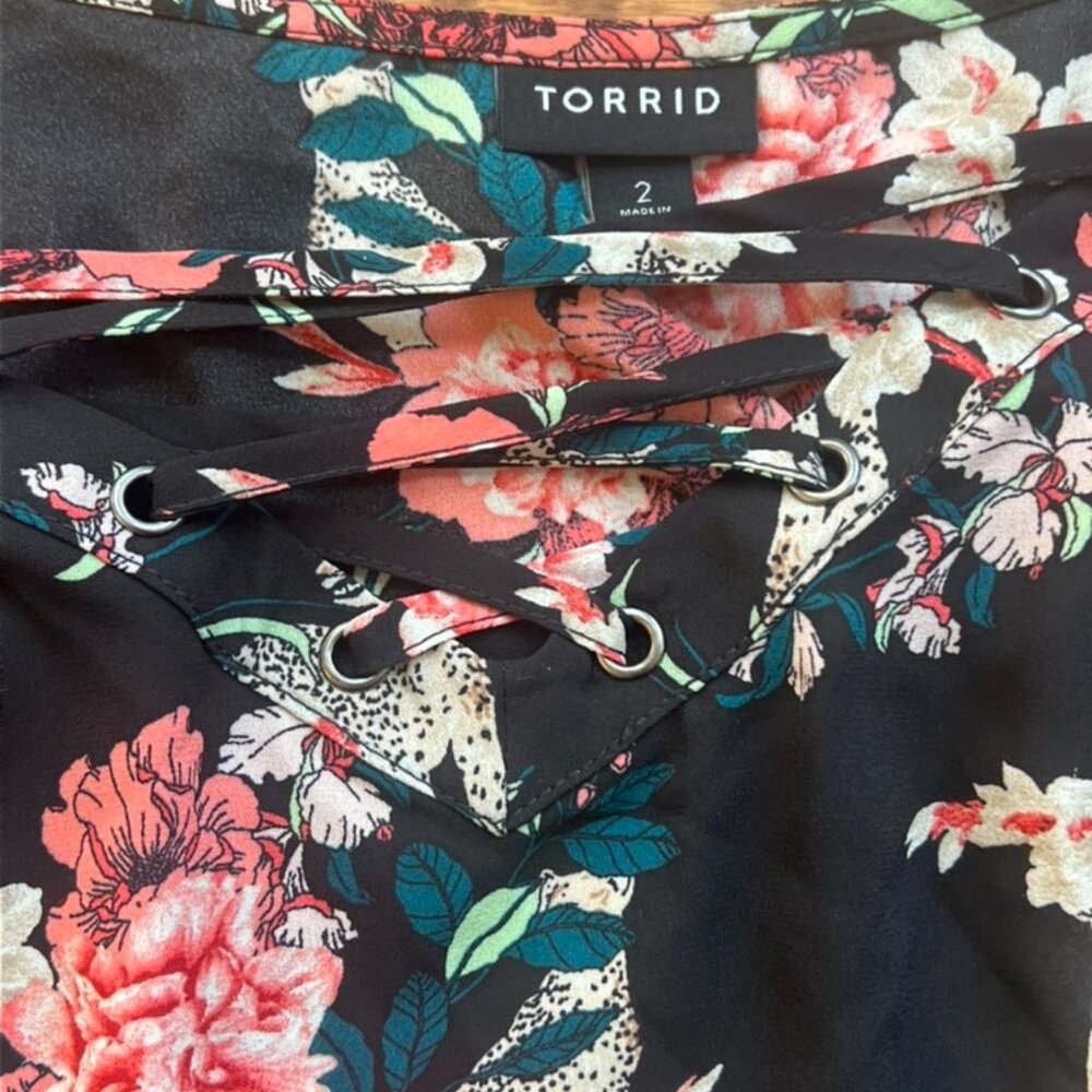 Torrid Cold Shoulder Boho Chic Black Floral Top – Size 2 Plus - Picture 3 of 7